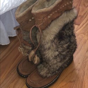 Bare Traps winter boots.